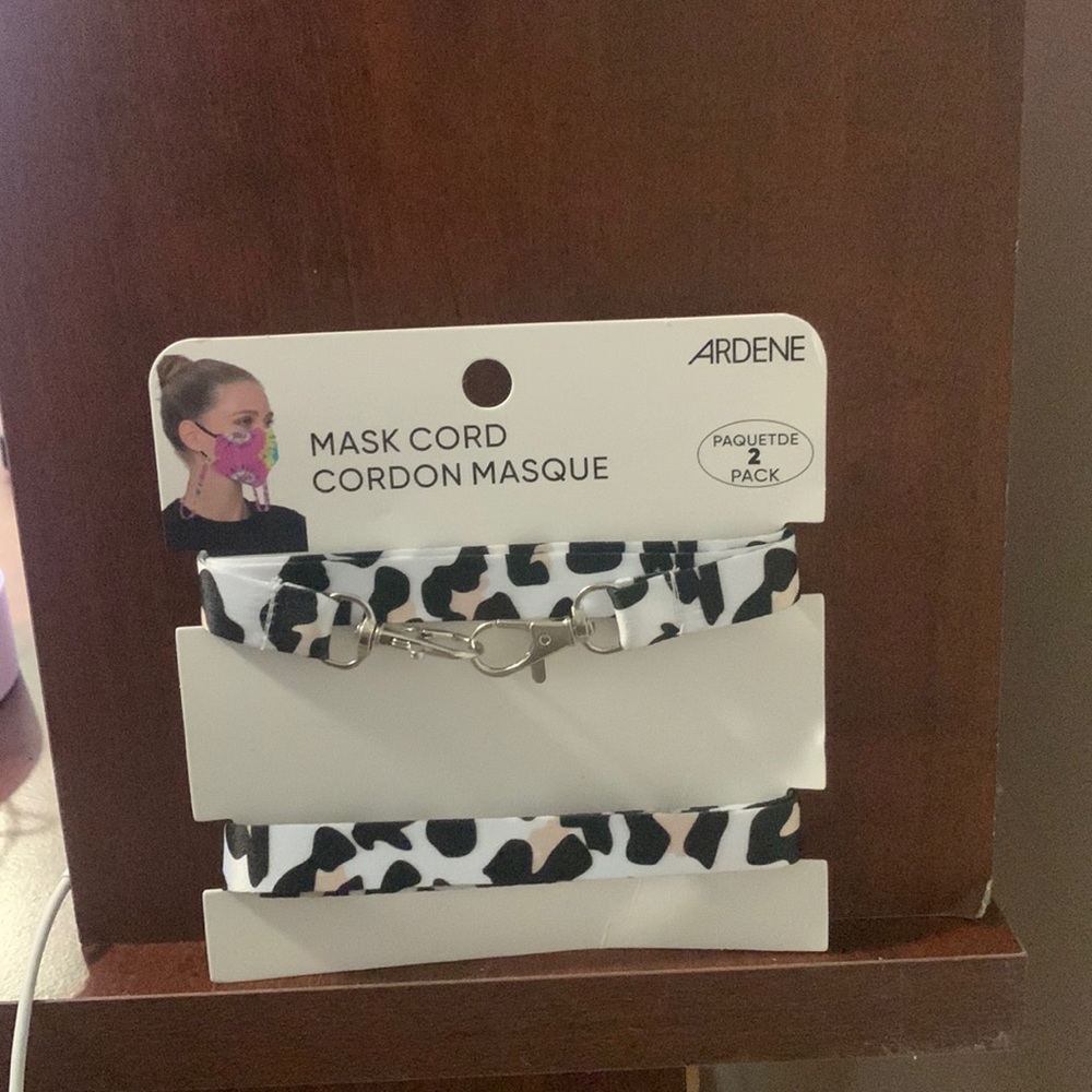 **FREE WITH PURCHASE Mask Cord From Ardene